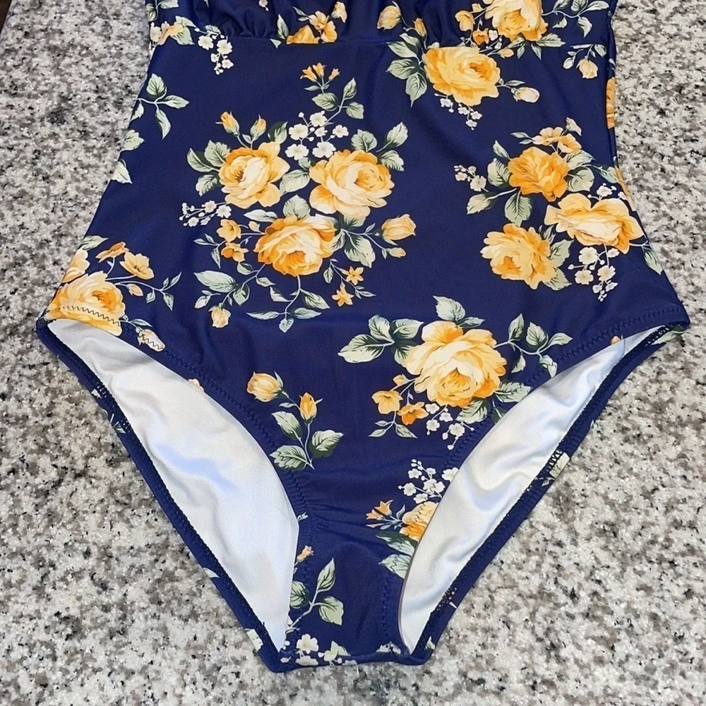 Cupshe Floral Scalloped Swimsuit Woman's Size‎ S